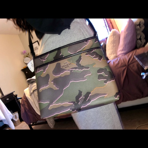 COACH army/camo crossbody bag. Never used. - Picture 4 of 8